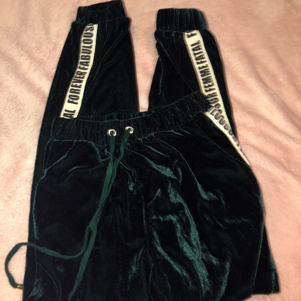 L’ATISTE velvet green joggers